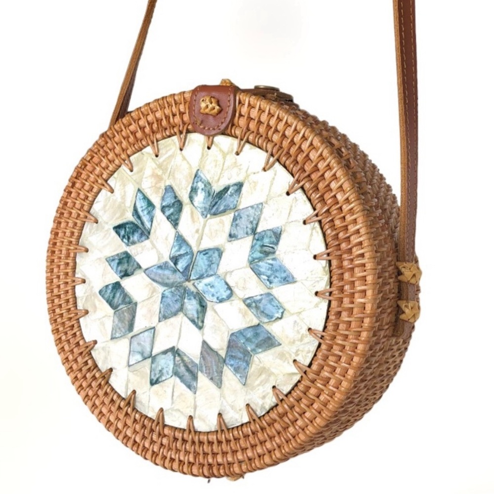 Handcrafted Shell Embellishment Rattan Leather Crossbody Bag Women’s - Picture 3 of 10